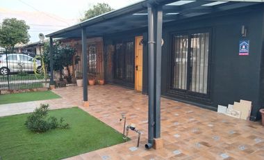 LUMINOSA Y ACOGEDORA CASA EN ÑUÑOA