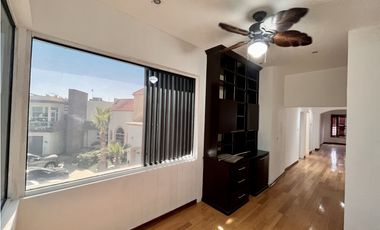 Casa de 4 recamaras y Celdas Solares. Sector Consulado