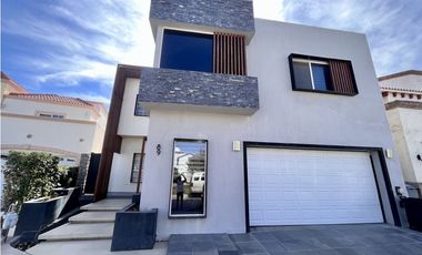 Casa de 4 recamaras y Celdas Solares. Sector Consulado