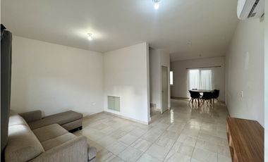 Casa en renta en Cabo San Lucas amueblada en privada con alberca, a 10 minutos de la marina