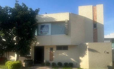 CASA EN RENTA EN EL FRACCIONAMIENTO DEL PILAR