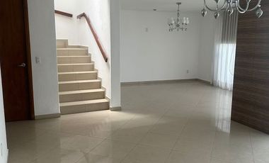 CASA EN RENTA EN EL FRACCIONAMIENTO DEL PILAR