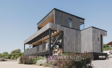 Matanzas, Moderna Casa con Vista en Condominio