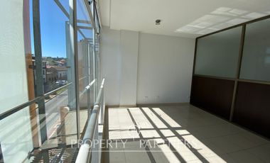 Oficina Dos Ambientes  en Portal Amunategui con Vista Norte
