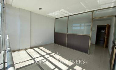 Oficina Dos Ambientes  en Portal Amunategui con Vista Norte