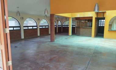 ¡Oportunidad única! QUINTA en venta con amplio salón y jardín para eventos sociales