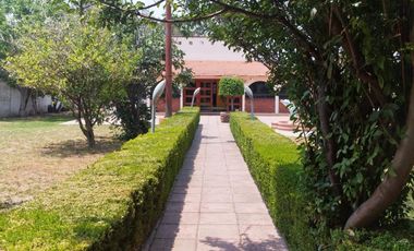 ¡Oportunidad única! QUINTA en venta con amplio salón y jardín para eventos sociales