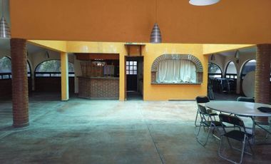 ¡Oportunidad única! QUINTA en venta con amplio salón y jardín para eventos sociales