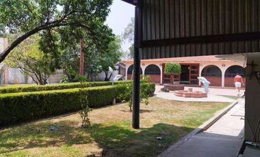 ¡Oportunidad única! QUINTA en venta con amplio salón y jardín para eventos sociales