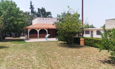 ¡Oportunidad única! QUINTA en venta con amplio salón y jardín para eventos sociales