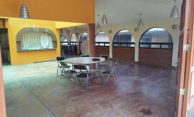 ¡Oportunidad única! QUINTA en venta con amplio salón y jardín para eventos sociales
