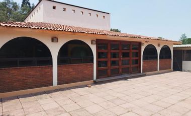 ¡Oportunidad única! QUINTA en venta con amplio salón y jardín para eventos sociales