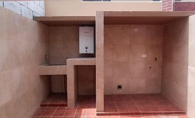 Casa en Venta San Antonio Mitad de Mundo 3D + 3P + BALCON TERRAZA BBQ 284M2