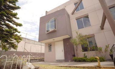 SANTA LUCÍA NORTE DE QUITO CASA EN VENTA 4 HABITACIONES  1 PARQUEADERO