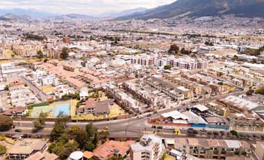 SANTA LUCÍA NORTE DE QUITO CASA EN VENTA 4 HABITACIONES  1 PARQUEADERO