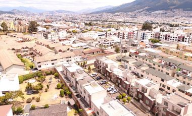 SANTA LUCÍA NORTE DE QUITO CASA EN VENTA 4 HABITACIONES  1 PARQUEADERO