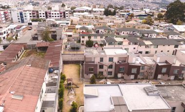 SANTA LUCÍA NORTE DE QUITO CASA EN VENTA 4 HABITACIONES  1 PARQUEADERO