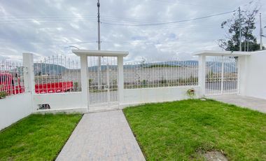 VENTA DE CASA MITAD DE MUNDO