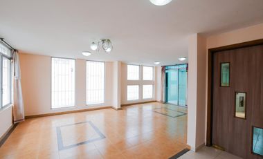 VENTA DE CASA MITAD DE MUNDO