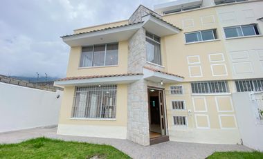 VENTA DE CASA MITAD DE MUNDO