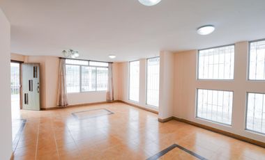 VENTA DE CASA MITAD DE MUNDO