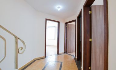 VENTA DE CASA MITAD DE MUNDO