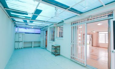 VENTA DE CASA MITAD DE MUNDO