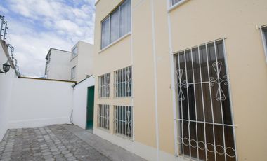 VENTA DE CASA MITAD DE MUNDO