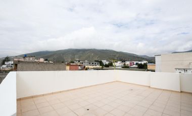 VENTA DE CASA MITAD DE MUNDO