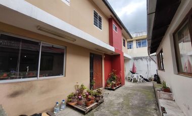 Casa en Venta Quito centro norte 235m2 5 habitaciones 2 parqueaderos