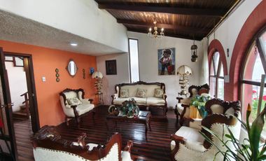 Casa en Venta Quito centro norte 235m2 5 habitaciones 2 parqueaderos
