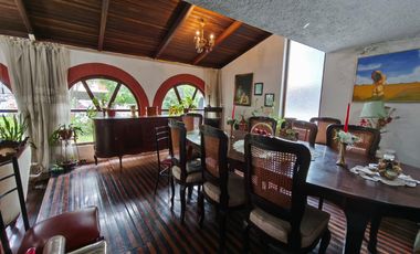 Casa en Venta Quito centro norte 235m2 5 habitaciones 2 parqueaderos