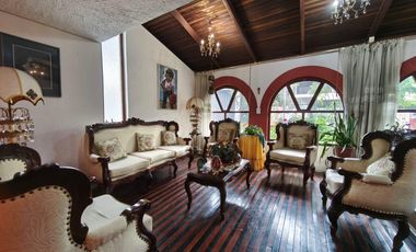 Casa en Venta Quito centro norte 235m2 5 habitaciones 2 parqueaderos