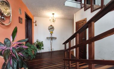 Casa en Venta Quito centro norte 235m2 5 habitaciones 2 parqueaderos