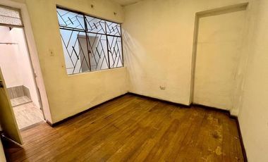 LA FLORESTA CASA EN VENTA PARA REMODELAR