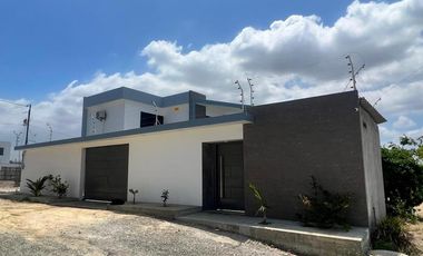 CASA DE LUJO EN ZONA NORTE DE MANTA