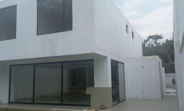 CASA POR ESTRENAR NO ADOSADA EN CONJUNTO TUMBACO