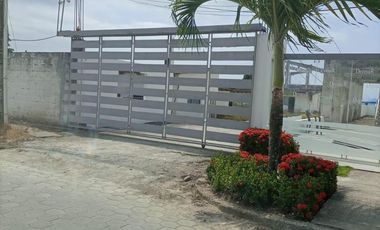 Departamento en venta frente al mar Tonsupa 150m2