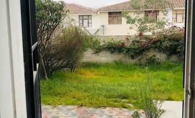 CASA MITAD DEL MUNDO 75.40M2 CON PATIO DE 60.60M2