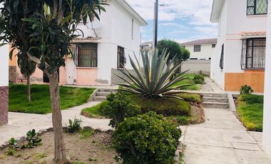 CASA MITAD DEL MUNDO 75.40M2 CON PATIO DE 60.60M2