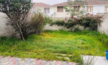 CASA MITAD DEL MUNDO 75.40M2 CON PATIO DE 60.60M2