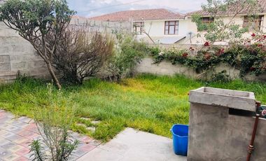CASA MITAD DEL MUNDO 75.40M2 CON PATIO DE 60.60M2