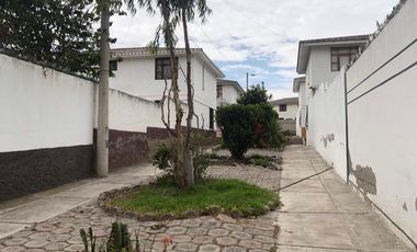 CASA MITAD DEL MUNDO 75.40M2 CON PATIO DE 60.60M2