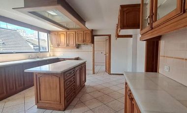 RENTO, QUITO TENIS DEPARTAMENTO 375m2 DORMITORIOS 4 PARQUEOS 2