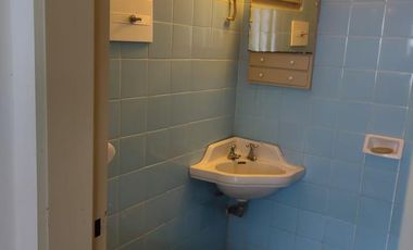 Chalet en zona residencial 4 ambientes. 2 dormitorios y escritorio. Jardín cochera- La Lucila