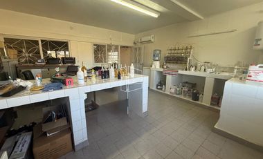 Venta -  Bodega y Chacra con Producción de Viña - R023