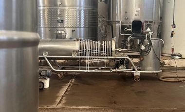 Venta -  Bodega y Chacra con Producción de Viña - R023