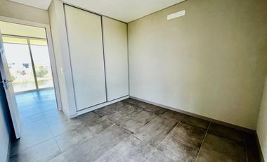 VENTA CASA A ESTRENAR EN MUELLES PUERTOS, 5 AMBIENTES, PISCINA, VISTA AL LAGO