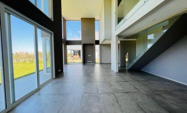 VENTA CASA A ESTRENAR EN MUELLES PUERTOS, 5 AMBIENTES, PISCINA, VISTA AL LAGO
