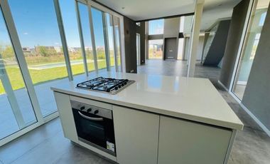 VENTA CASA A ESTRENAR EN MUELLES PUERTOS, 5 AMBIENTES, PISCINA, VISTA AL LAGO